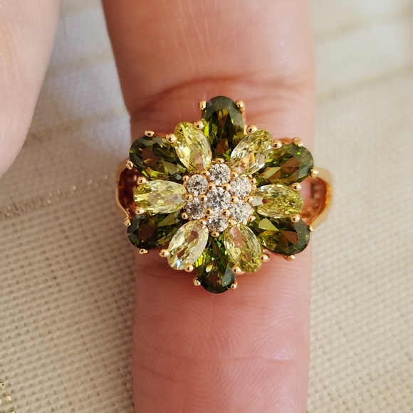 New 18K Gold Plated Peridot Diamond Flower Ring for Womenn - Picture 7 of 13